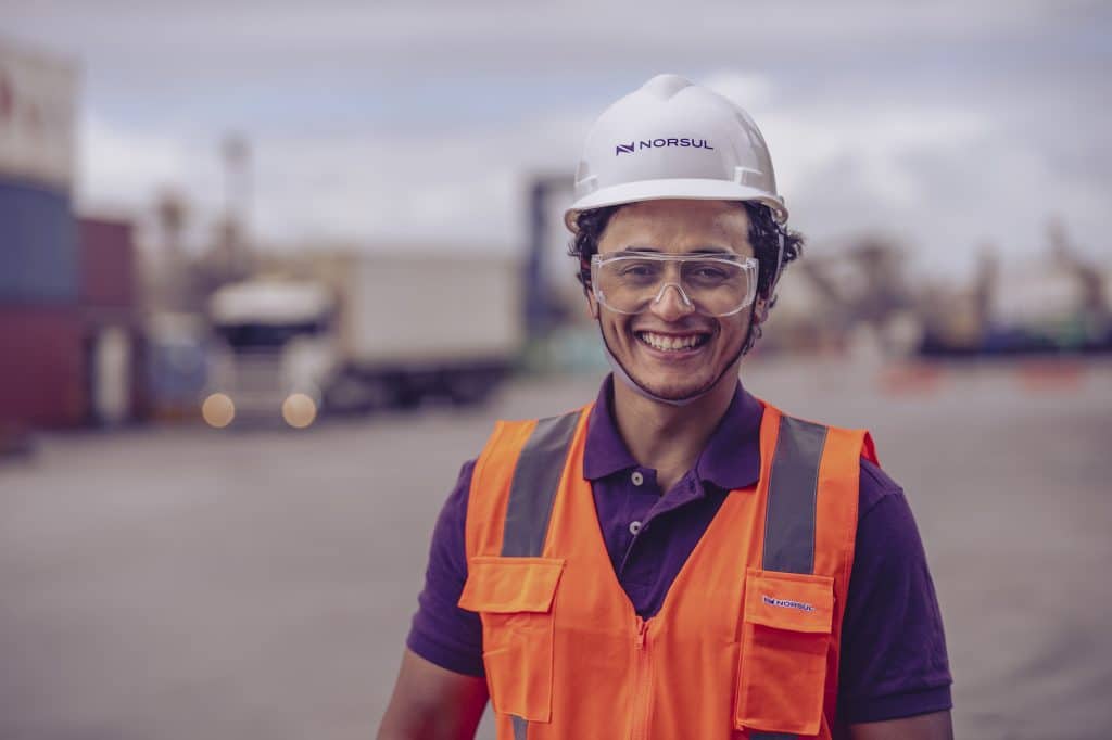 Sempre comprometida com a manutenção de um ambiente de trabalho confiável, nossa área de Controles Internos e Compliance atualizou nosso Código de Ética.