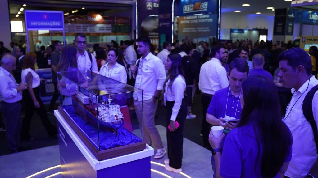 visitantes no estande da Norsul na Intermodal 2024